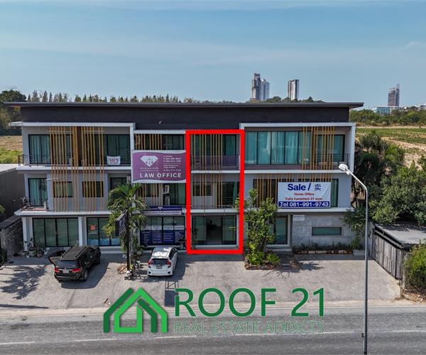 Commercial building for sale in Huai Yai near Sukhumvit Road.