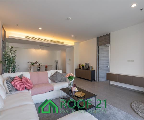 A luxurious 2 bedroom 190SQ.M.  located next to the sea in Wongamat Pattaya.